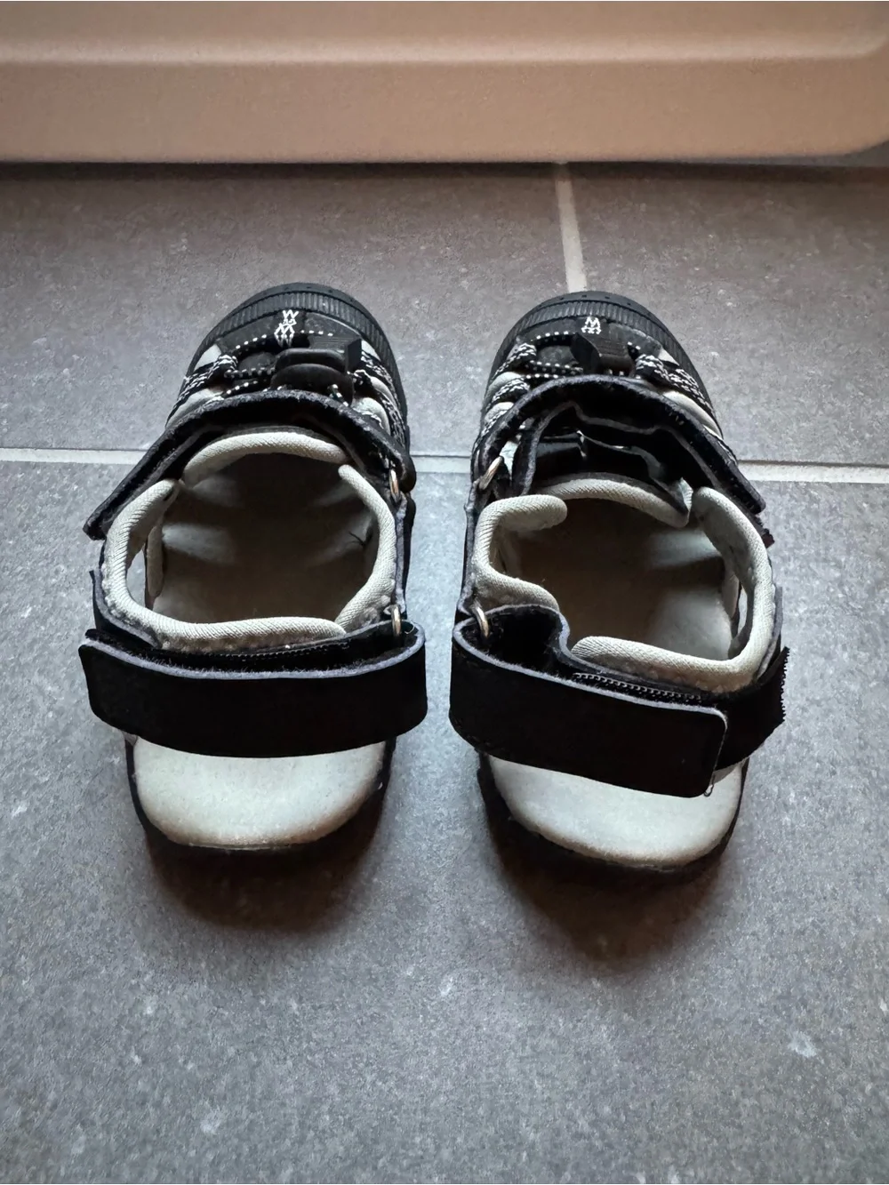 Dream Pairs Kids Black and Gray Closed-Toe Water Shoes